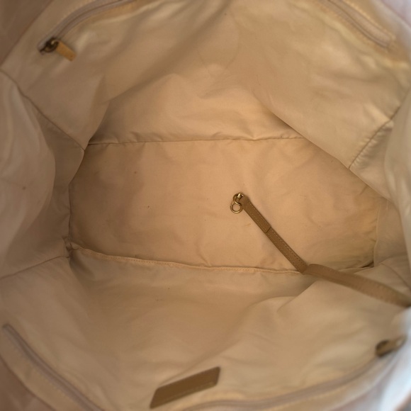 CHANEL Tote - Picture 11 of 15